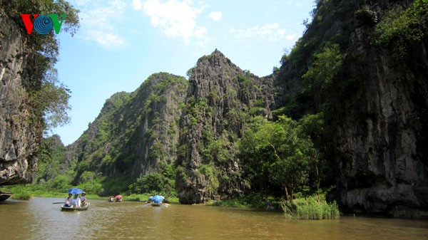 Tam Coc – Ha Long Bay on land - ảnh 9